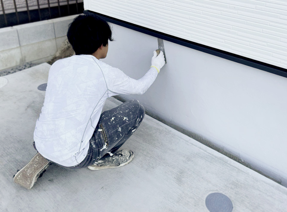 Baseの基礎巾木左官工事の様子